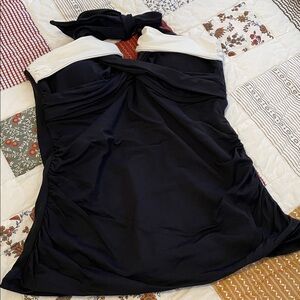 Anne Cole Collection 2 piece black & white swimsuit w/ruched sides & padded cups